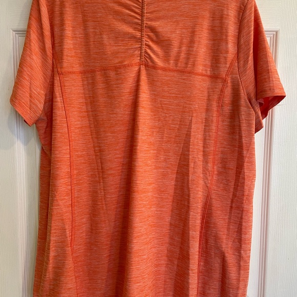 Deluth Trading Co. active tee, L.  Orange/apricot color, long tail style. - Picture 4 of 5